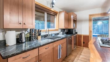 Frigorífic, microones, placa de cuina i rentaplats