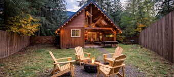 Perch - Juniper Cabin: Cozy A-Frame cabin w/ hot tub