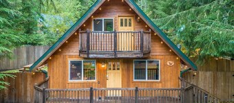 Perch - Juniper Cabin: Cozy A-Frame cabin w/ hot tub