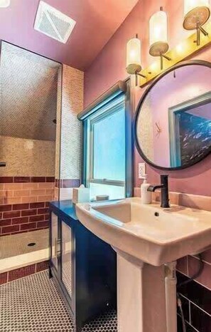 Shower, hair dryer, towels, shampoo