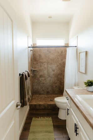 Towels, toilet paper - Cozy Casita tucked away at the end of a quiet cul-de-sac (Queen Creek)
