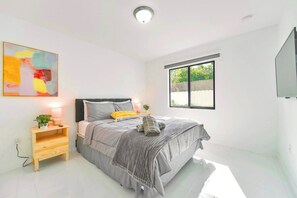 3 slaapkamers, een strijkplank/strijkijzer, wifi, beddengoed