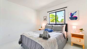 3 slaapkamers, een strijkplank/strijkijzer, wifi, beddengoed