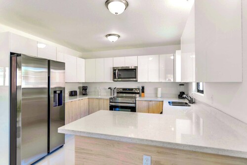 Prime Location + Free Parking | Duplex