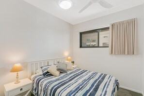 3 chambres, bureau, fer et planche à repasser, accès au Wi-Fi (inclus)