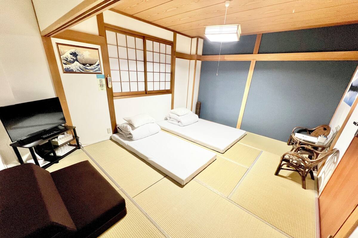羽毛 の掛け布団、低反発ベッド、遮光カーテン、アイロン / アイロン台
