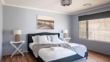 4 bedrooms, iron/ironing board, Internet