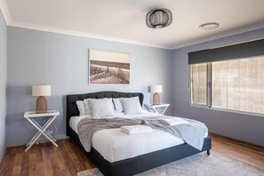 4 bedrooms, iron/ironing board, Internet - Spacious 4x3 home, just minutes away from the Margaret River main street. (Margaret River)