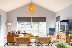 TV - Spacious 4x3 home, just minutes away from the Margaret River main street. (Margaret River)