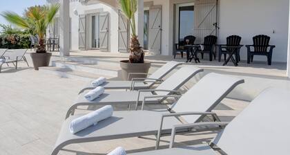 Villa spacieuse avec piscine et vue panoramique