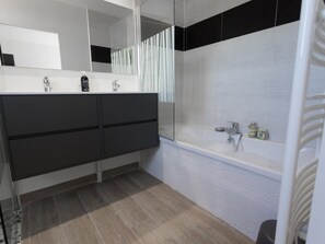 Bathtub