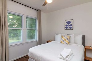 3 bedrooms, iron/ironing board, WiFi, bed sheets - Near Ft Moore w/ Fenced Yard- Family Ranch Retreat (Columbus)