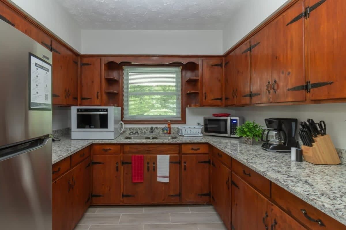 ثلاجة، ميكروويف، فرن، موقد طهي مسطح