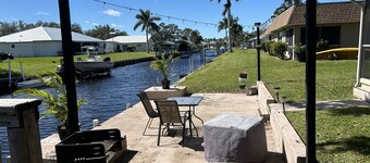Caloosahatchee Hideaway I, freshly updated, Family Friendly, Waterfront Home