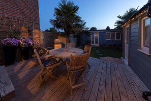 تناول الطعام بالخارج