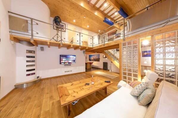 المنشأة من الداخل