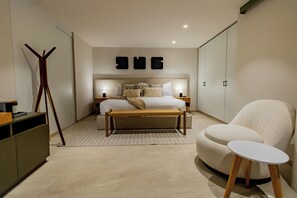 1 chambre, coffre-fort, bureau, fer et planche à repasser