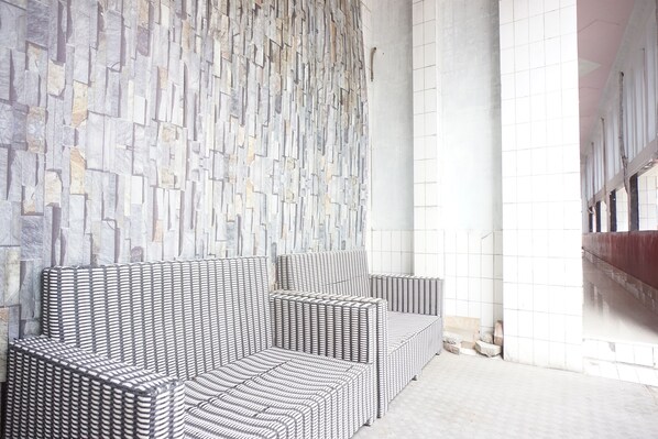 Lobby sitting area - OYO 93003 B32 Homestay (Medan)