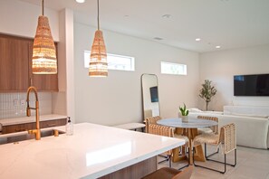 Interior - PGA West - Palm on the Drive - Desert Zen Retreat - Private Pool, Casita & Gated (La Quinta)