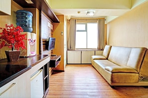 Deluxe Double Room | Laptop workspace, free WiFi, bed sheets