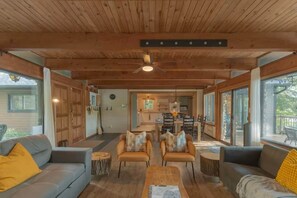 TV, fireplace