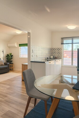 Cosy and private self contained retreat in a great location, pet friendly