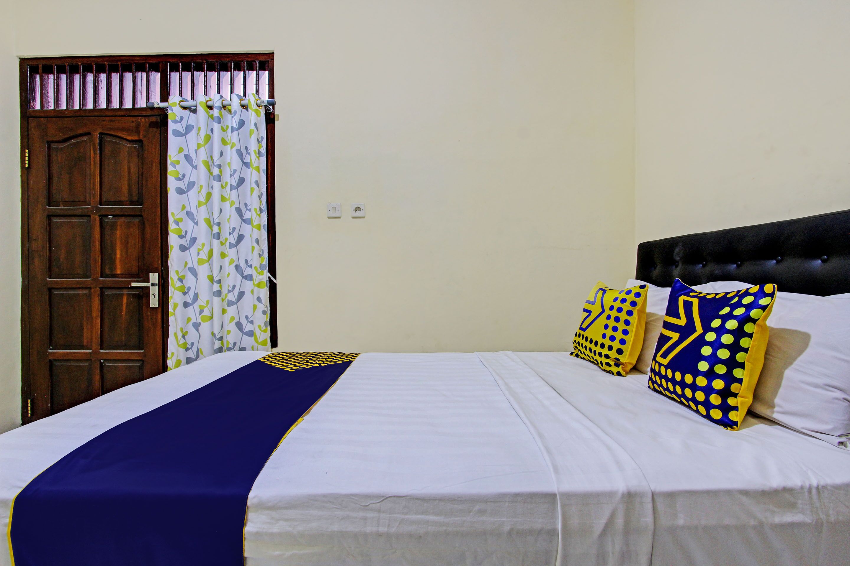 Basic Double Room | Laptop workspace, free WiFi, bed sheets