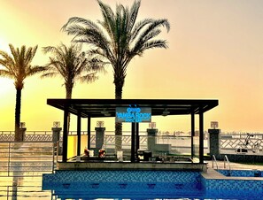 2 bars/lounges, beach bar