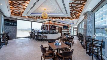 2 bars/lounges, beach bar