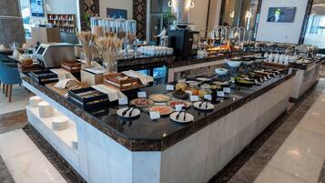 Tägliches Frühstücksbuffet (75 AED pro Person)