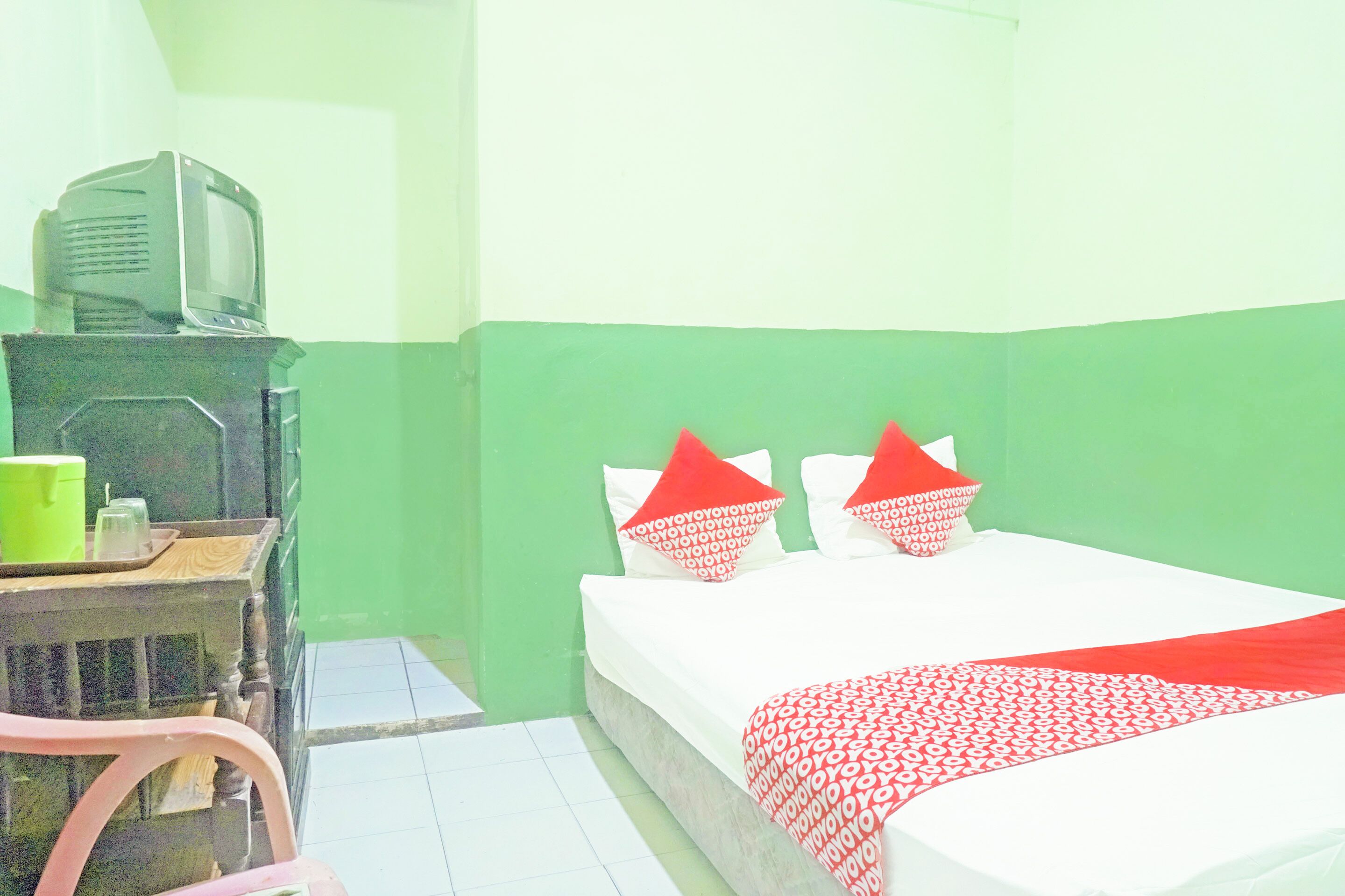 Standard Double Room | Laptop workspace, bed sheets