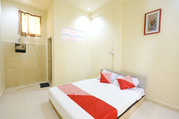 Standard Double Room | Desk, free WiFi, bed sheets