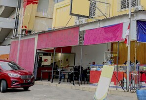 Vista frontal de la propiedad