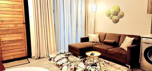 55-Zoll-Flachbildfernseher mit Satellitenempfang