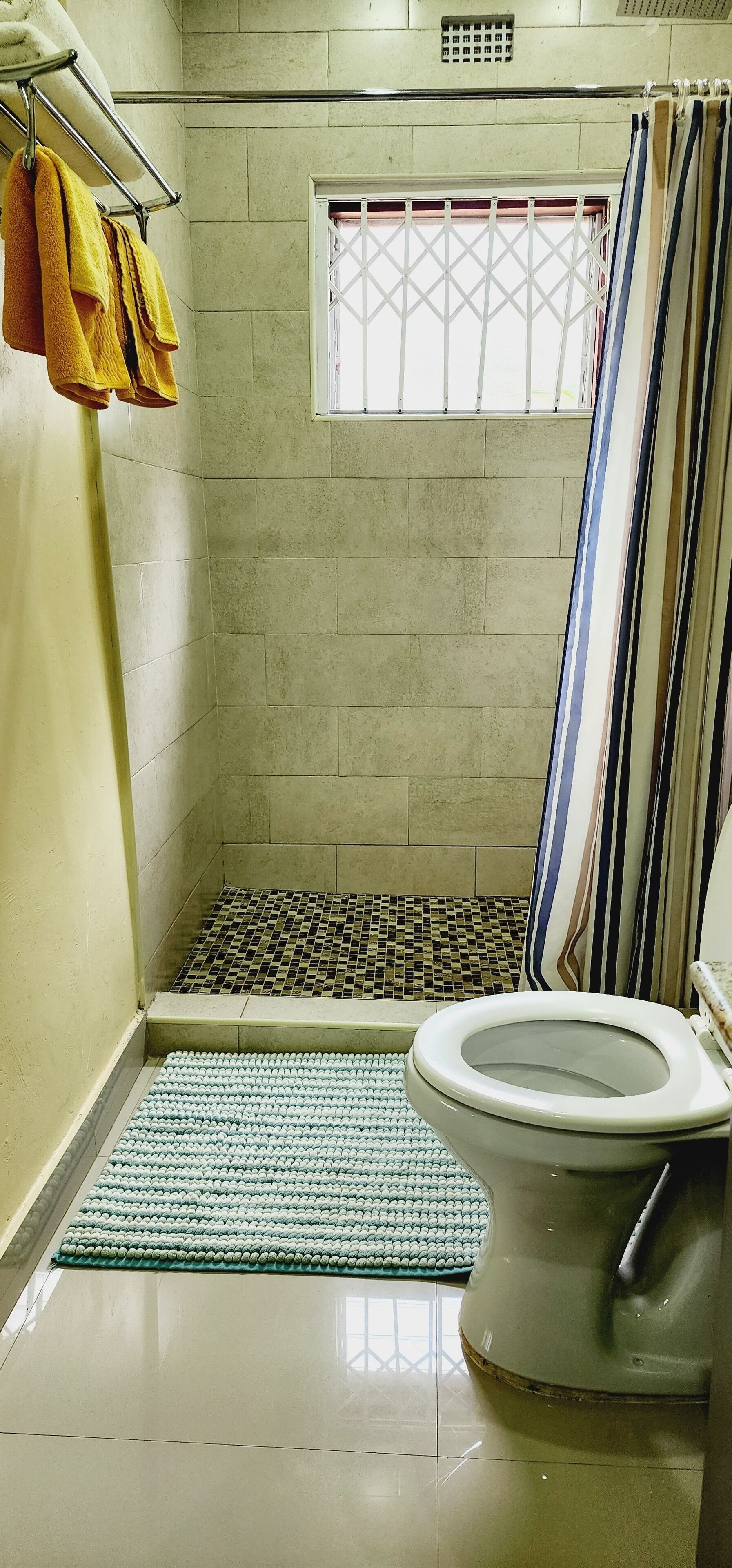 Departamento Premium | Baño | Regadera, regadera tipo lluvia, amenidades de baño gratuitas 