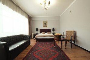 Deluxe Double Room | In-room safe, desk, soundproofing, iron/ironing board - Reikartz Park Astana (Astana)