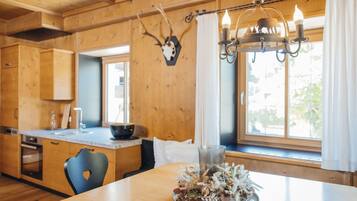 Kühlschrank, Ofen, Geschirrspüler, Hochstuhl