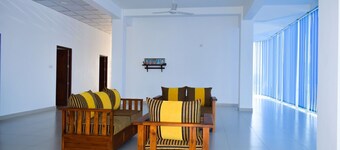 Catamaran 6 Guest Inn