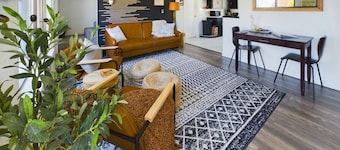 🌿 Modern Earthy Bungalow | KING Beds • A/C • Pet-Friendly Fenced Yard