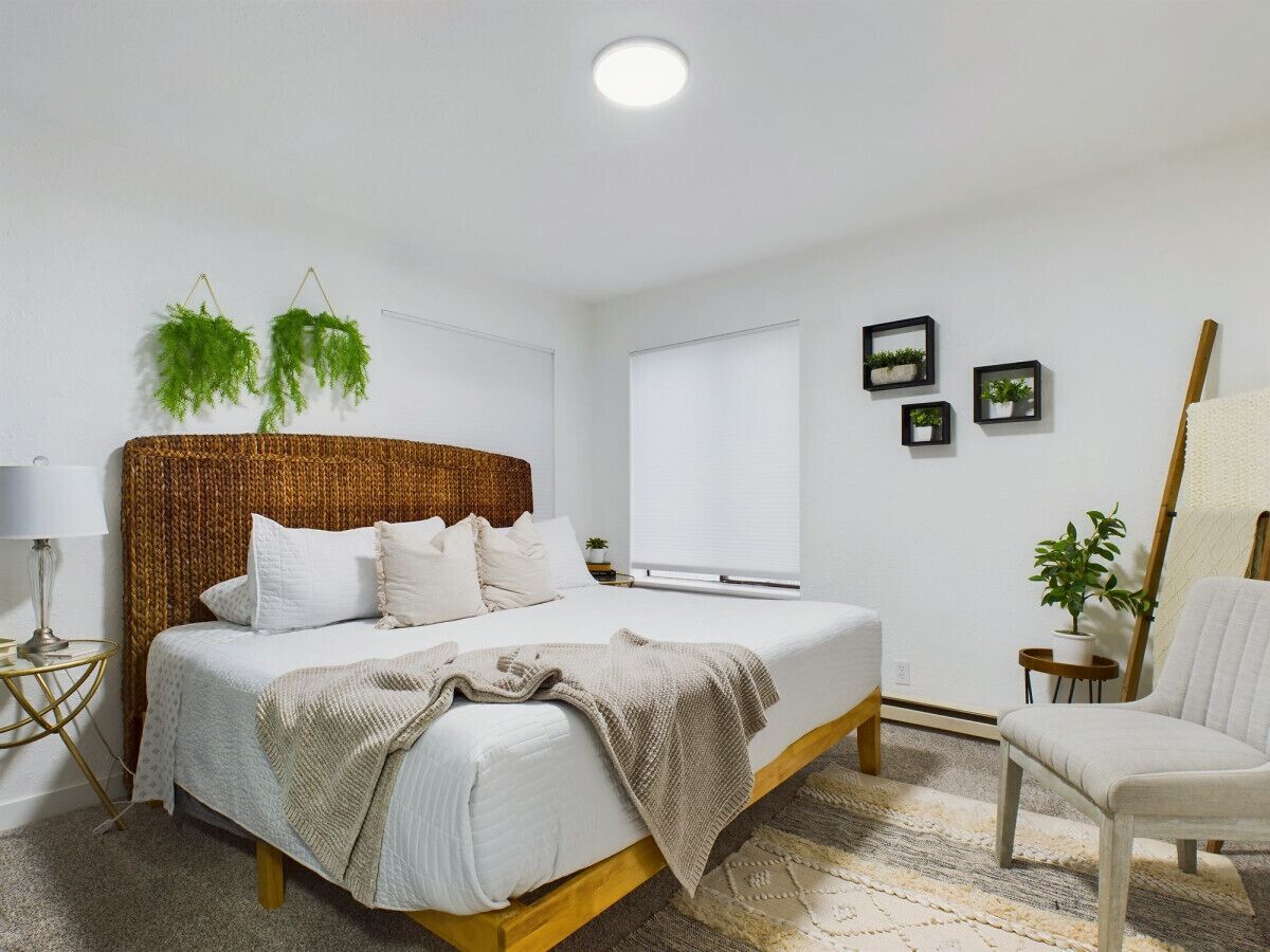 3 bedrooms, iron/ironing board, travel crib, free WiFi