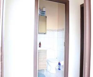 Hair dryer, towels - Reykjavik Antique Rentals - Antique 01 (Reykjavík)