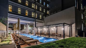 Sæsonbestemt udendørs pool
