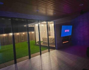 Interior - Mt Hood Luxury Home with Hot tub Game room & More (Gresham)