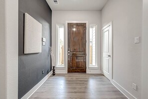 Interior - Cozier Home A • NRG, Med Ctr & DTWN • Mini Golf (Houston)