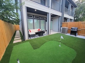 Terrace/patio - Cozier Home A • NRG, Med Ctr & DTWN • Mini Golf (Houston)