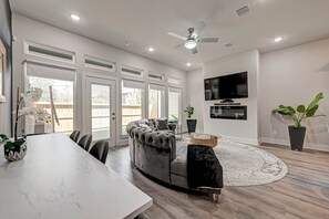 TV, fireplace, ping pong