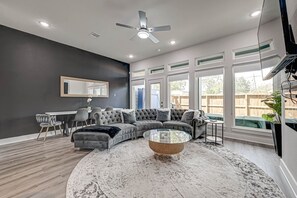 TV, fireplace, ping pong
