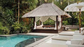 Kolam renang outdoor