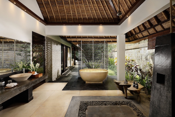 Artículos de tocador gratuitos, secador de pelo, bidet, toallas