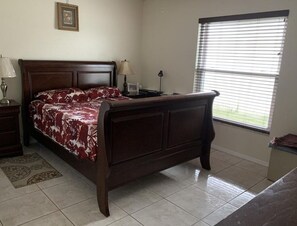 4 bedrooms, iron/ironing board, WiFi, bed sheets